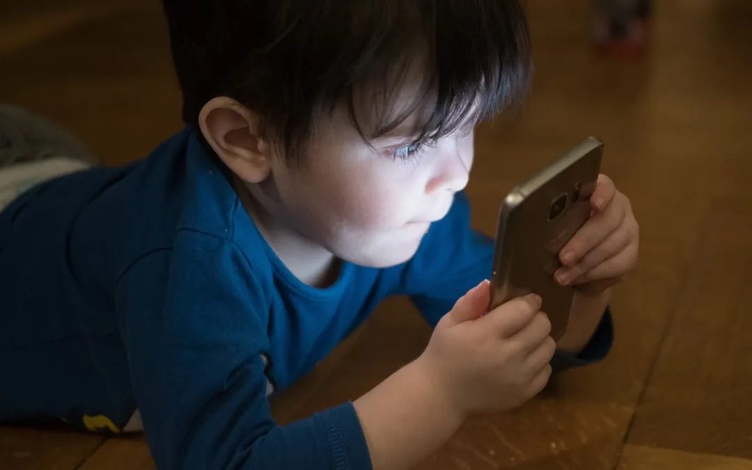 如何让孩子更聪明地对待科技？ | 给父母的5个实用贴士